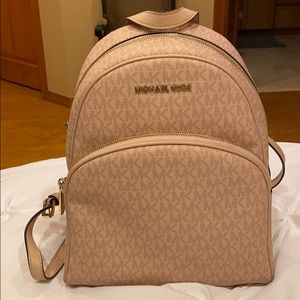 Michael Kors Backpack😍